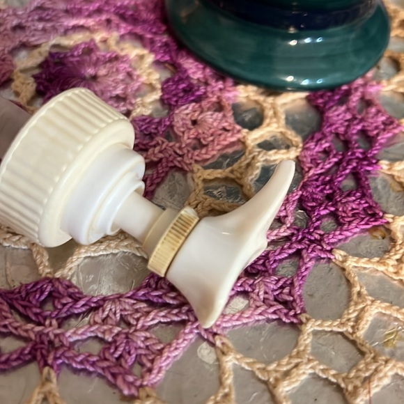 Gail Pittman Retired Pattern GRAPEVINE GREEN '88 Soap Lotion Dispenser - Picture 7 of 8